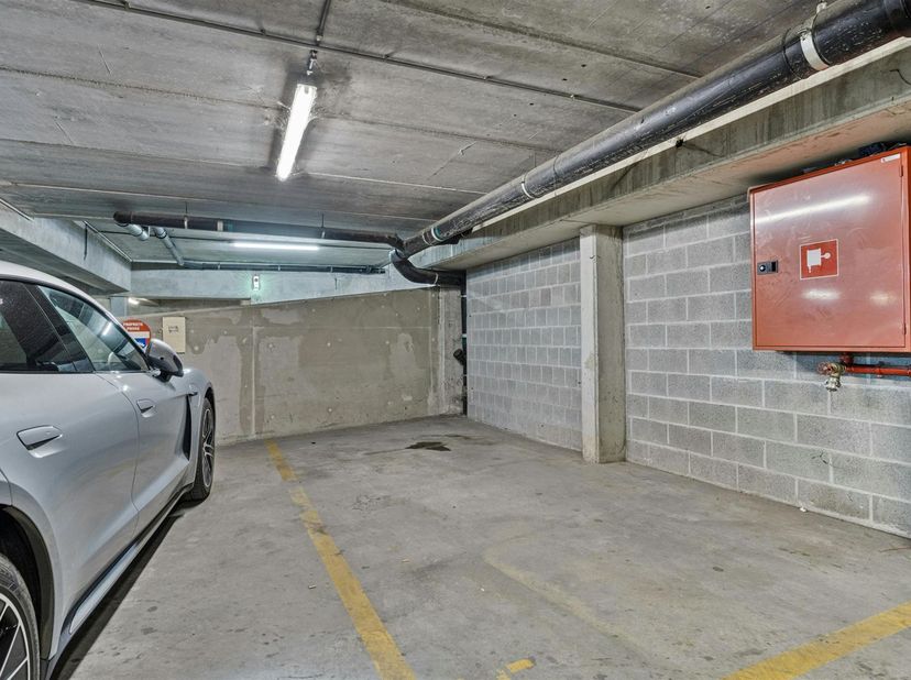 Garage te koop in ,
                    1210 Sint-Joost-ten-Node
