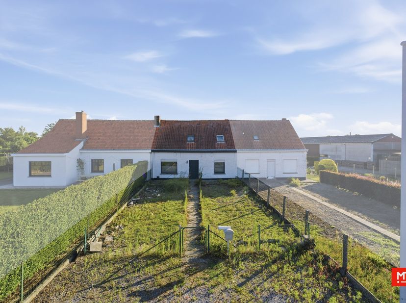 Op een rustige locatie in Geluveld bevindt zich deze te renoveren woning op een perceel van&amp;nbsp;455 m². De woning beschikt over een bewoonbare opperv
