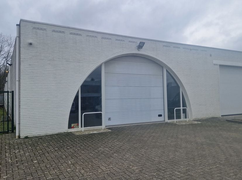 Bien professionnel à louer
                    à 3930 Achel
