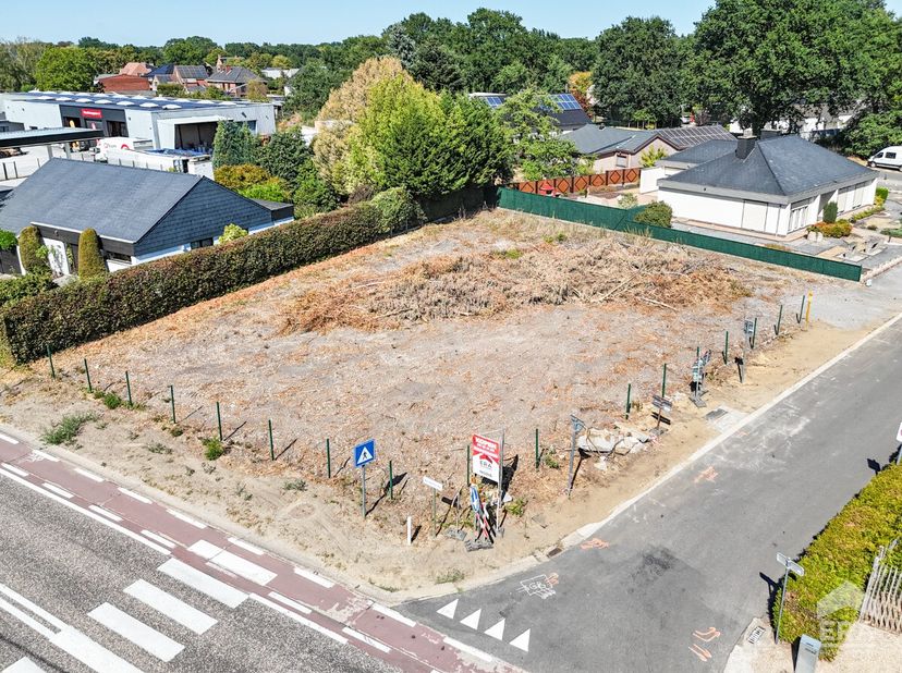 Bouwgrond van 9a 66ca voor open bebouwing met nevenactiviteit op toplocatie! Zeer gunstige gelegen bouwgrond in Zonhoven, voor een open bebouwing waar