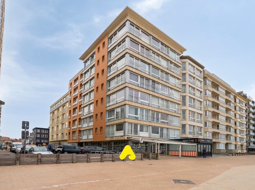 Te renoveren studio met lateraal zeezicht gelegen aan het strand!&amp;nbsp;<br />
<br />
De studio omvat een inkomhal, leefruimte met open keuken en een b