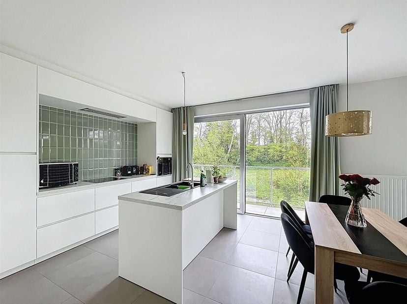 Luxe appartement in een groene oase<br />
<br />
Bent u op zoek naar een ruim en stijlvol appartement dat voorzien is van alle hedendaags comfort? D
