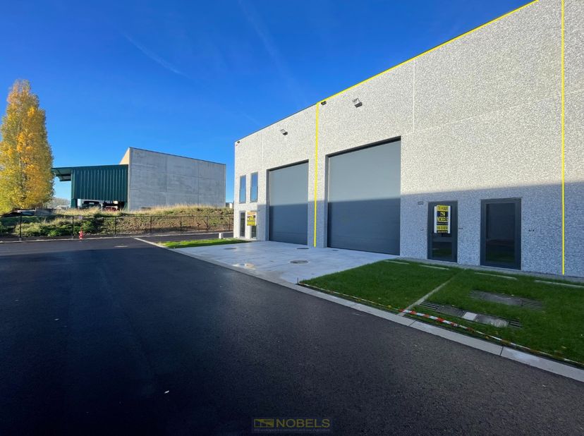 À louer : Local PME/entrepôt situé dans la zone industrielle de Brakel !<br />
<br />
Vous êtes indépendant ou entrepreneur et recherchez un espace de