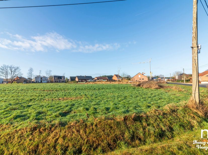 Terrain à vendre
                    à 3581 Beverlo