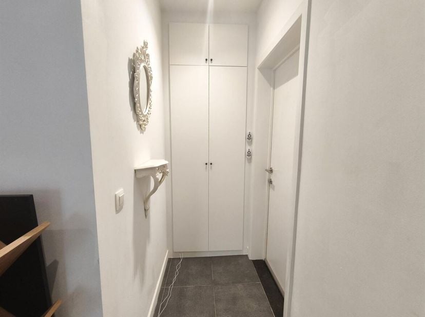 Gezellig gelijkvloers appartement met veranda en privatief tuintje in Hasselt<br />
Ligging<br />
Dit verzorgd gelijkvloers appartement is gelegen aan