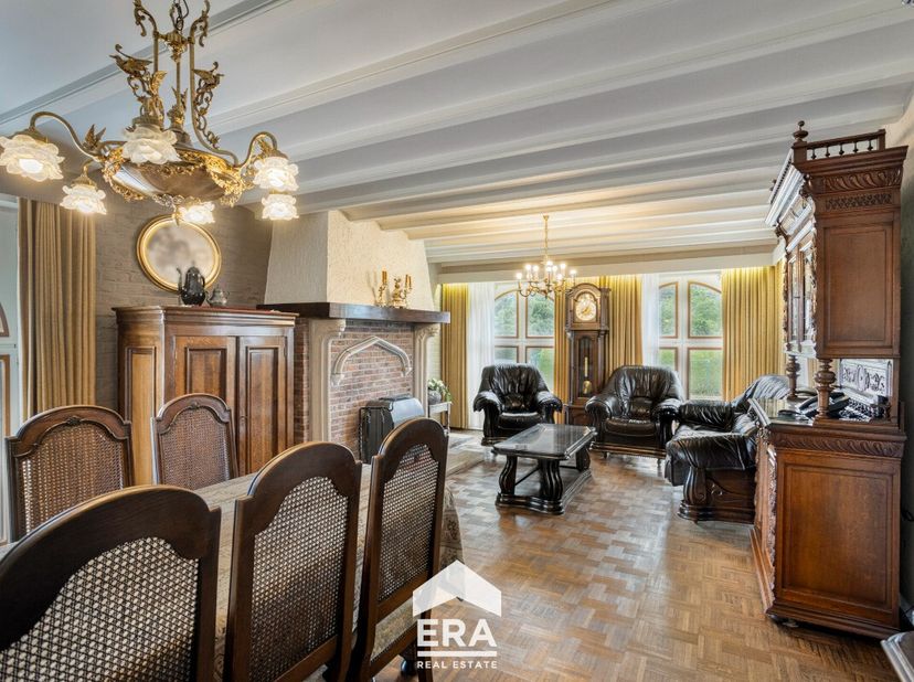 Deze gelijkvloerse open bebouwing in het rustige Wijchmaal (Peer) biedt een ideale combinatie van comfort, ruimte en een groene omgeving. De woning li