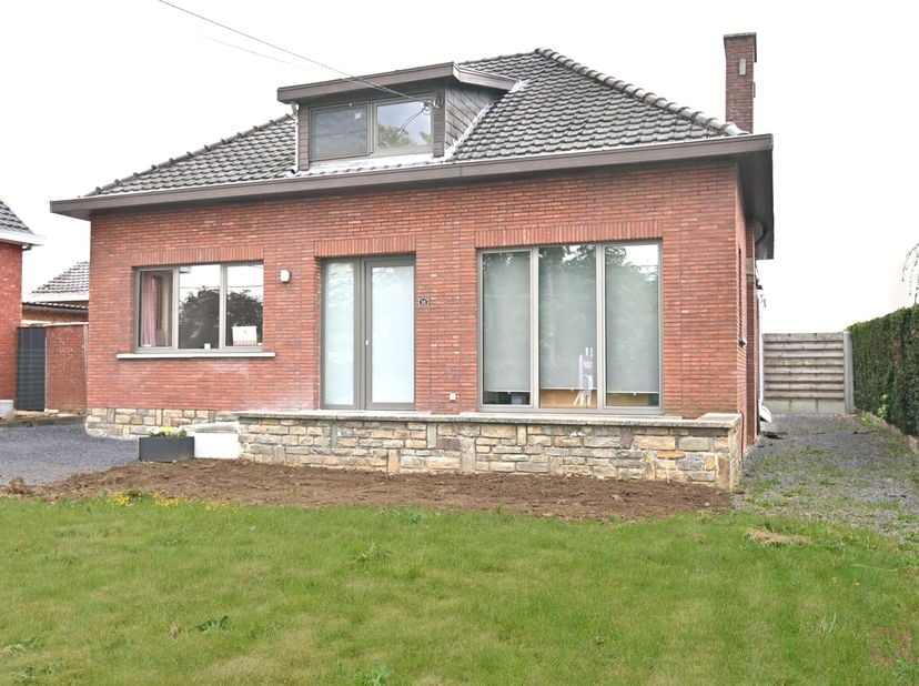 Na een recente transformatie rondom de woning,&amp;nbsp;stellen we deze charmante 2-slaapkamerwoning voor met tal van mogelijkheden. Dankzij het aanwezige