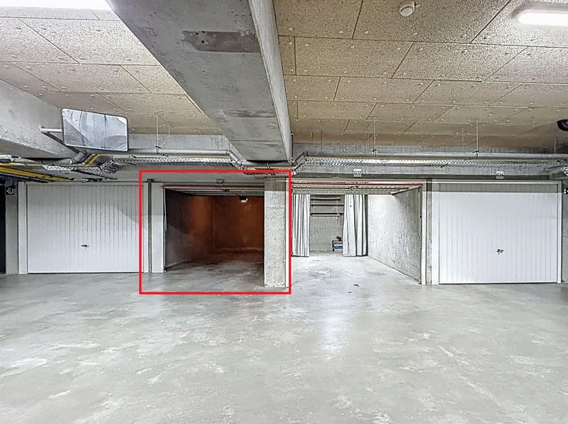 Garage à vendre à Suzanne Lilarstraat 90,
                    9000 Gent