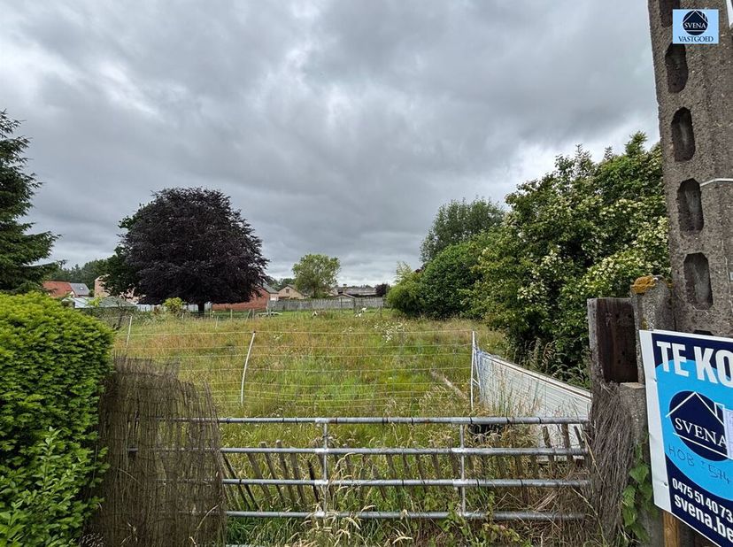 IDEAAL GELEGEN STUK GROND VOOR HOB.<br />
Vraagprijs : 142.500 euro<br />
Deze grond is gelegen in het rustige Idegem langs de Radenberg links van num