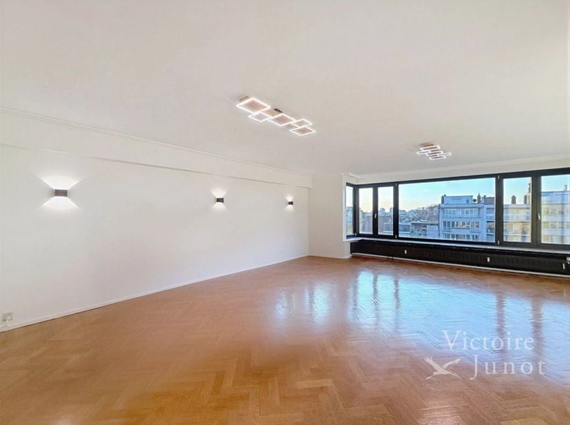 Goed gepresenteerd door Elisabeth du Chastel : 0495 79 78 58 / elisabeth.duchastel@victoire.be<br />
Montgomery - prachtig penthouse van 140m² + terra