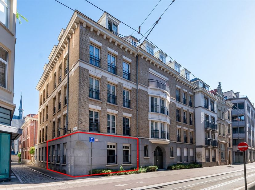 Prachtig gelijkvloers appartement (72 m²) met 1 slaapkamer, geniet uitzonderlijke toplocatie te Kipdorp (Antwerpen centrum)<br />
Ligging: Gelegen op
