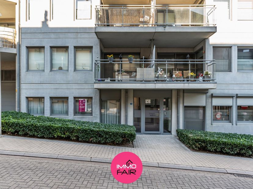Dit verzorgde gelijkvloerse appartement ligt in het gezellige centrum van Lanaken, vlak bij het Kerkplein. Winkels, supermarkten, scholen, horeca en o