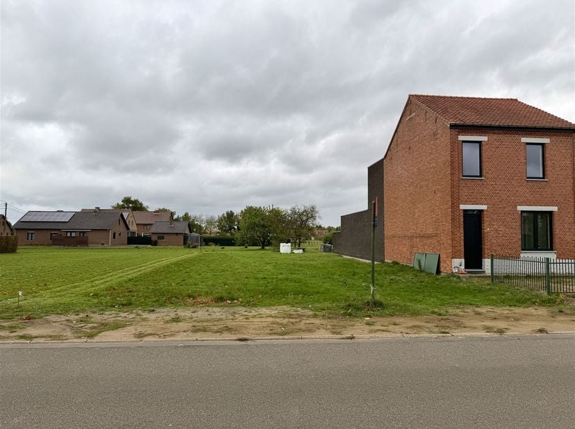 Ruim perceel voor HOB op rustige ligging in Genk. <br />
<br />
Belangrijkste troeven: <br />
- Centrale ligging<br />
- Groene omgeving<br />
-