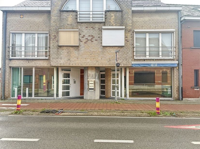 Ideale bureelruimte op toplocatie met veel passage<br />
<br />
Bent u op zoek naar de perfecte plek om uw onderneming te vestigen? Deze ruime en mu