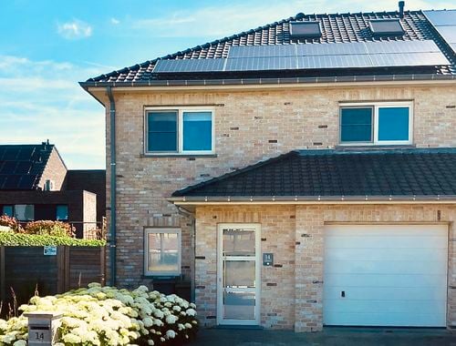                                        Koppelwoning te koop in Lochristi, € 629.000
