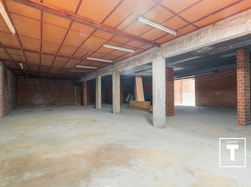 Bedrijfsvastgoed te koop in Perzikstraat 51/53,
                    9000 Gent