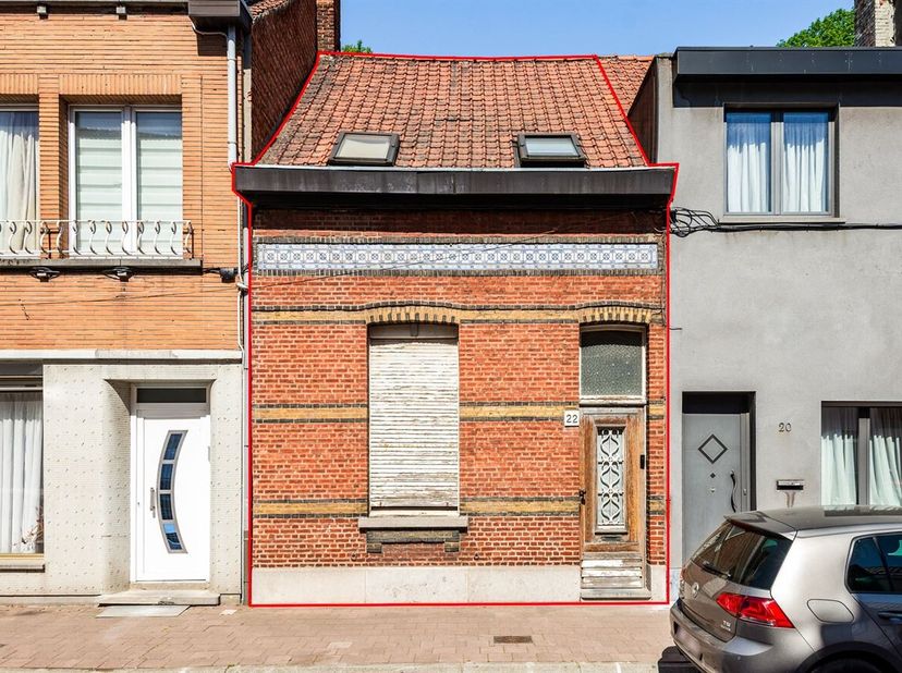 Ligging: De woning is gunstig gelegen in Merksem, met vlotte bereikbaarheid en in de nabijheid van winkels, openbaar vervoer, scholen en andere dageli