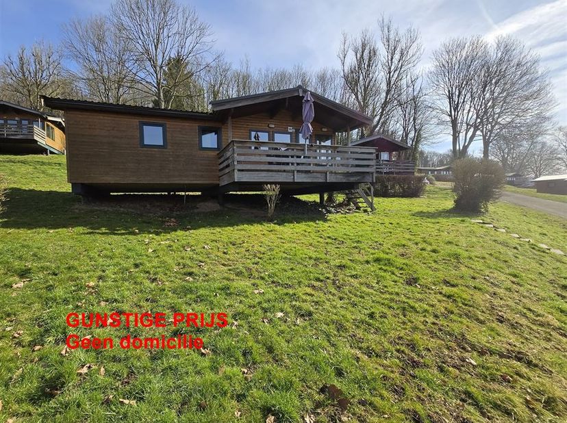 IMMOHALI VERKOOPT Sfeervol comfortabel bemeubeld vakantiehuis 6p  <br />
gelegen op het gezellige ‘ Domaine Vallée les Etoiles’ bungalow 181<br />
T