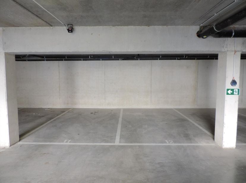 Residentie San Siro: ondergrondse autostandplaats 11 te huur op uitstekende ligging vlakbij station, hogeschool met toegangspoort automatische poort t