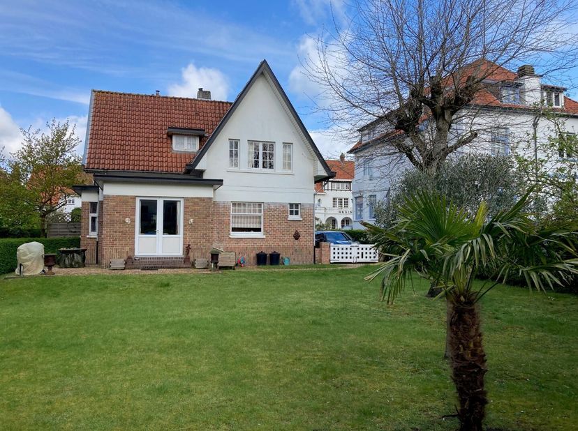 À vendre  Charmante Maison Â Belle Époque Â située dans lAncienne Concession du Coq-sur-Mer<br />
Nichée au cur du quartier historique préservé de lAn