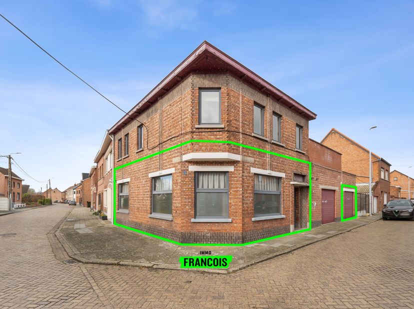 Ce spacieux appartement est situé dans la Sint-Elooistraat à Termonde, dans le quartier résidentiel tranquille de Groot-Zand. Toutes les commodités qu
