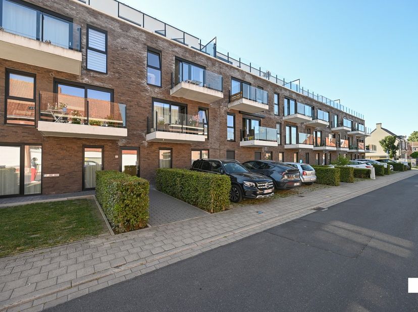 Dit instapklare appartement bevindt zich op de tweede verdieping van residentie Princess D, gebouwd in 2020. Dankzij de rustige ligging, de kwalitatie