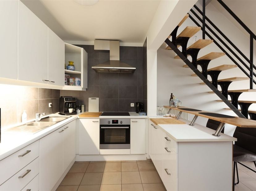 Knap lichtrijk duplex appartement met 2 slaapkamers en ondergrondse garage <br />
<br />
Ligging:<br />
+ Gelegen in de mooiste en best bereikbare