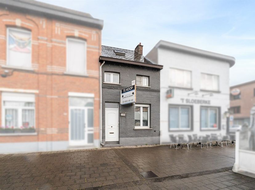 Charmante instapklare starterswoning met 3 slaapkamers, vlak bij Recreatiedomein De Schorre. <br />
De geadverteerde prijs is een vanaf prijs<br />
Hi