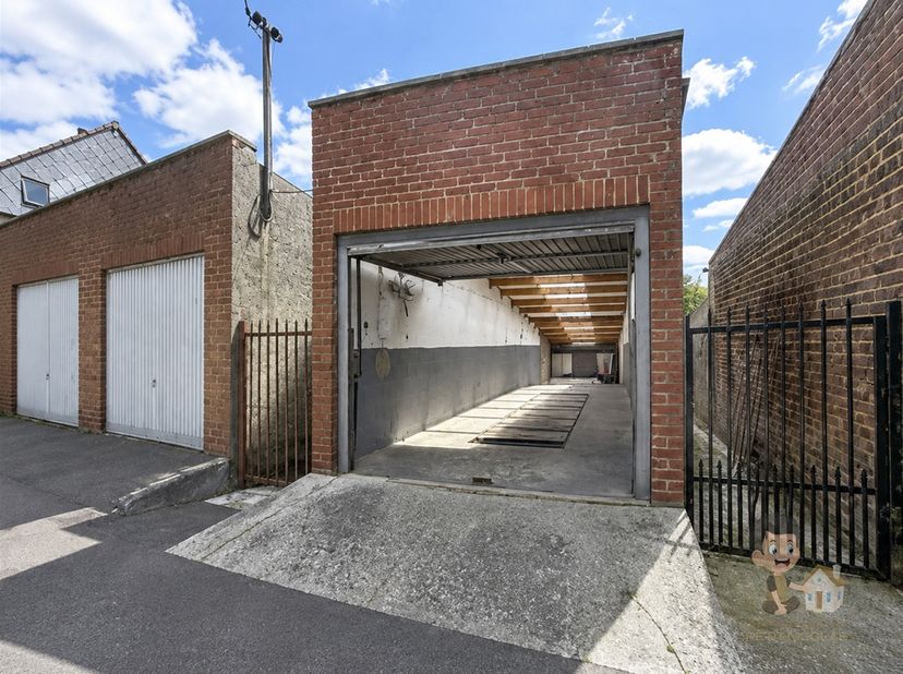 ENTREPÔT / ESPACE DE STOCKAGE À CHÂTELINEAU<br />
<br />
Vous recherchez un espace pratique pour du stockage, du matériel ?<br />
<br />
Découvrez