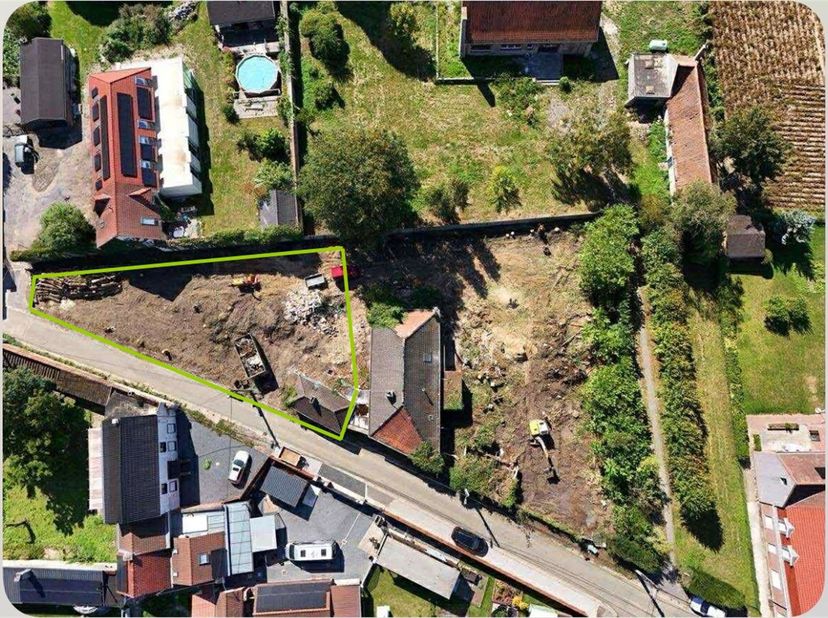 Situé à Warchin, Henro-Immo vous propose ce beau terrain à bâtir, idéalement situé à proximité des grands axes et de la ville.<br />
Aménagé en forme