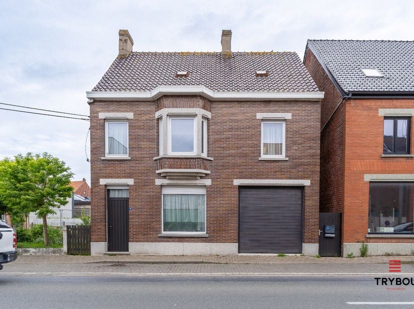 In de Klerkenstraat 32 vind je deze ruime gezinswoning met veel mogelijkheden. De woning biedt een stevige basis en een praktische indeling, ideaal vo