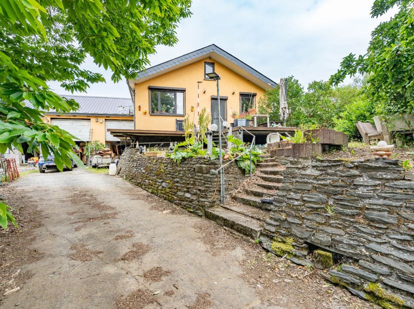 Lagence immobilière ERA a le plaisir de vous présenter cette superbe maison située à Warempage.Nichée dans un village paisible, cette propriété vous s