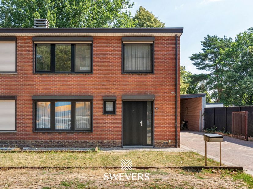 Voor meer info en foto’s, surf naar www.swevers.be – ontdek deze instapklare halfopen woning aan de Lijsterstraat 55 in Houthalen-Helchteren. Deze ver