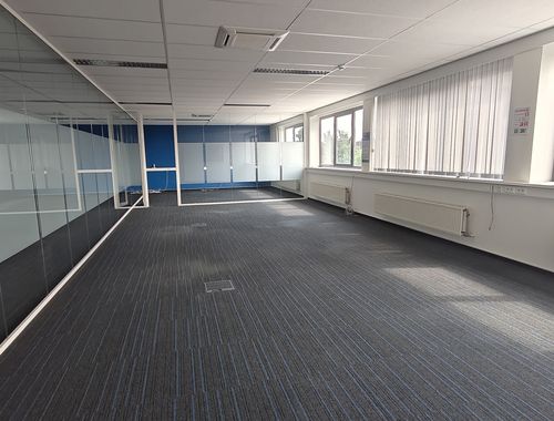                                         Kantoor te huur in Berchem, € 3.900
