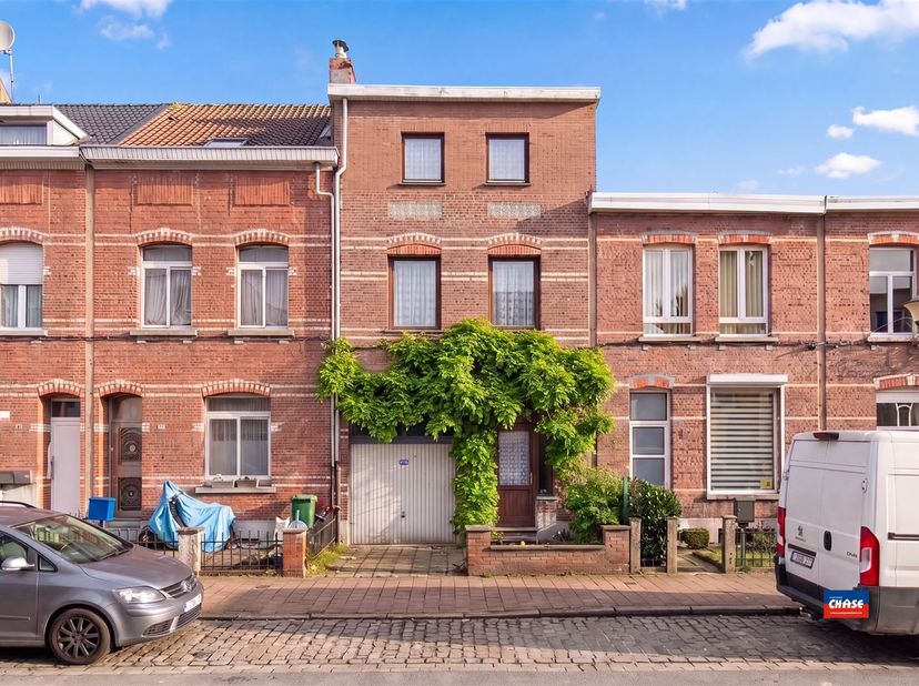 2020 ANTWERPEN | RENOVATIEPROJECT | TE RENOVEREN WOONHUIS MET MAGAZIJN EN DRIE SLAAPKAMERS OP EEN TOTALE GRONDOPPERVLAKTE VAN 140m² | BEWOONBARE OPPER