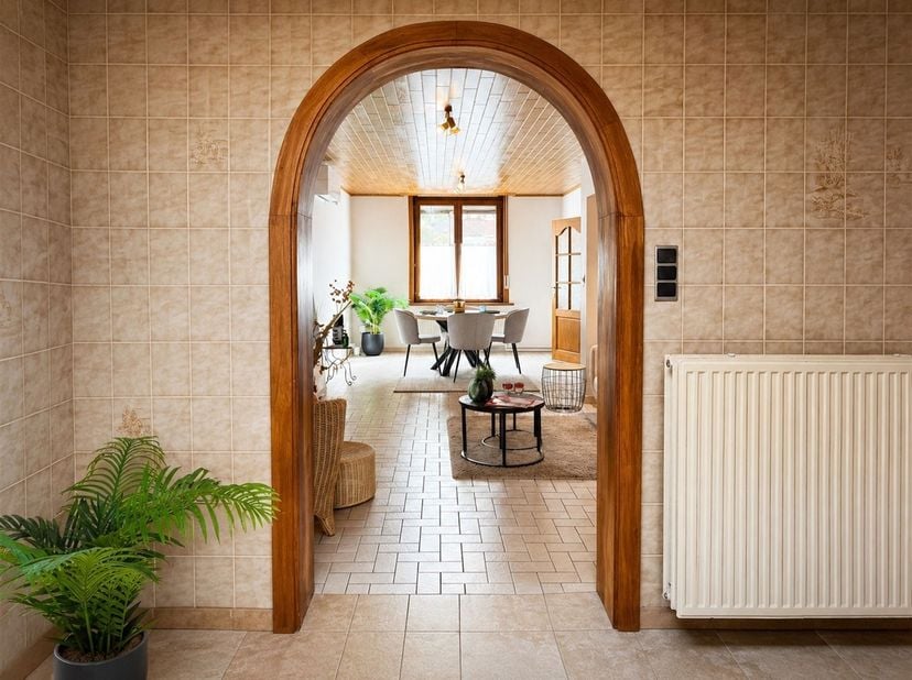Verzorgde woning met verrassend veel ruimte, hedendaags comfort en een uitstekende ligging..<br />
Je komt binnen in een uitnodigende inkomhal die le