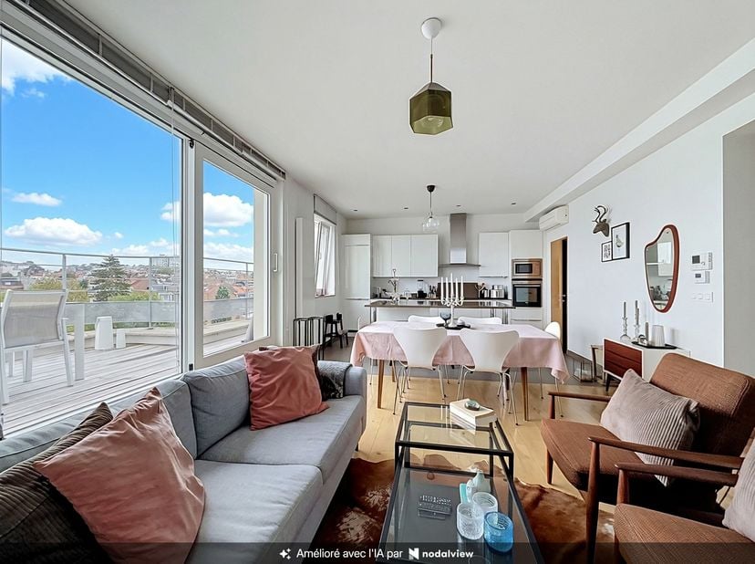 IXELLES I MOLIERE : idéalement situé sur la prestigieuse avenue Molière entre la place Guy d'Arezzo et la Bascule, à proximité des commerces, restaura