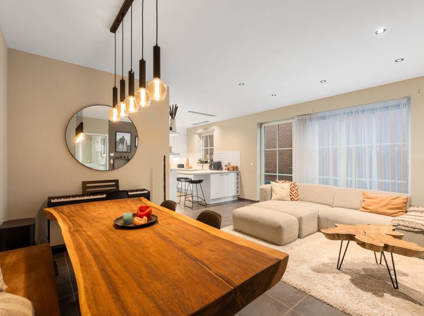 Te koop: modern appartement in het centrum van Sint-Idesbald, op een rustige locatie nabij openbaar vervoer. Dit appartement, gebouwd in 2014, combine