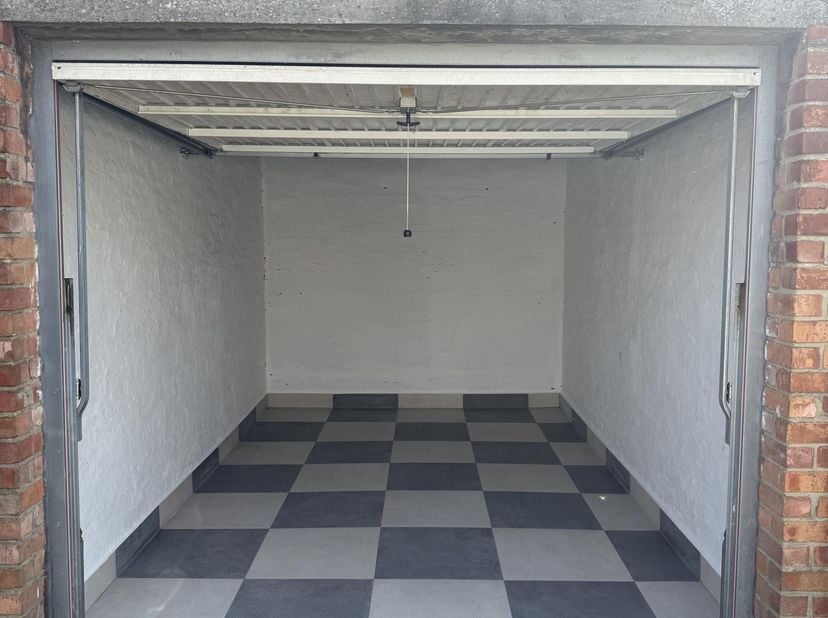 Garagebox te huur vlakbij het centrum van Mechelen.&amp;nbsp;<br />
Vlakbij centrum van Mechelen bevindt zich deze opgefriste garage.&amp;nbsp;<br />
<br />
&amp;