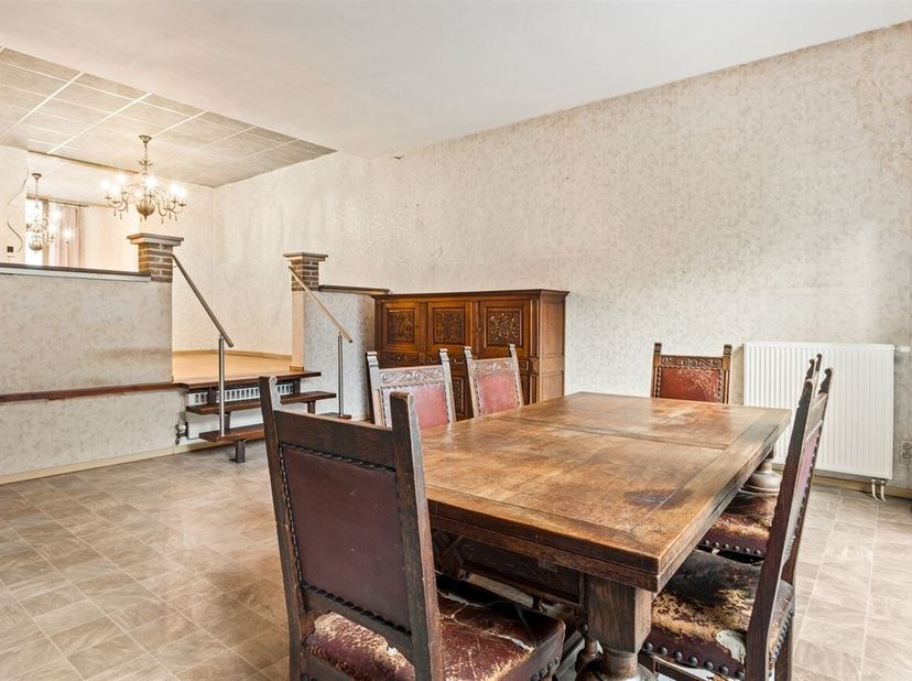 In de levendige Prins Albertstraat, op wandelafstand van de Grote Markt, winkels, horeca, scholen en openbaar vervoer, vinden we dit karaktervolle her