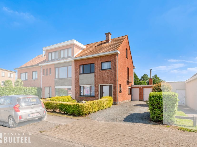 Bent u op zoek naar een woning die u volledig naar eigen smaak kan renoveren en inrichten, gelegen op een uitstekende locatie? Dan is deze te renovere