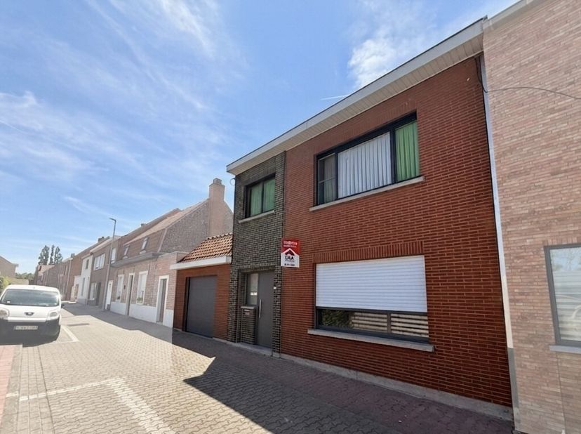 Maison spacieuse avec 3 chambres et une garageCherchez-vous une maison amusante qui vous pouvez rénové à votre manière? Puis cette maison est une opor