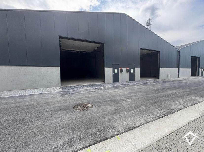 Op zoek naar een slimme investering of een nieuwe locatie voor je onderneming? <br />
Ontdek deze gloednieuwe KMO-units in Werken (Kortemark), strateg