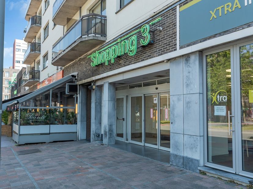 Welkom op het Sint-Martinusplein in Genk.<br />
<br />
Dit aantrekkelijk&amp;nbsp;handelspand is gelegen op een uitstekende locatie in het centrum van Gen