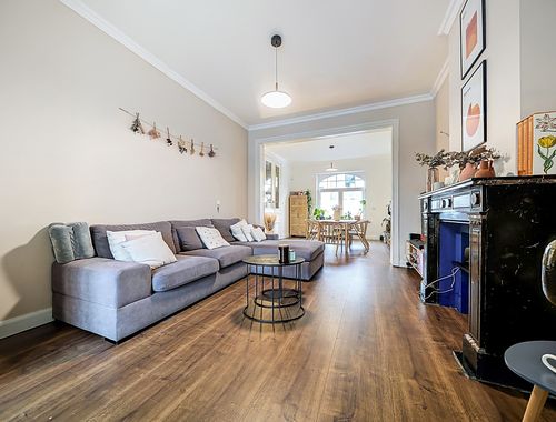                                         Maison de maître à vendre à Mont-sur-Marchienne, € 289.000
