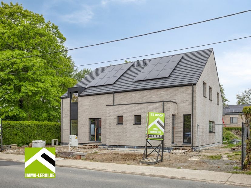 Bekijk deze woning rechtstreeks op de site van Immo Leroi: https://www.immo-leroi.be/pand/kopen-woning-tongeren/7435516.<br />
<br />
Vlakbij het stad