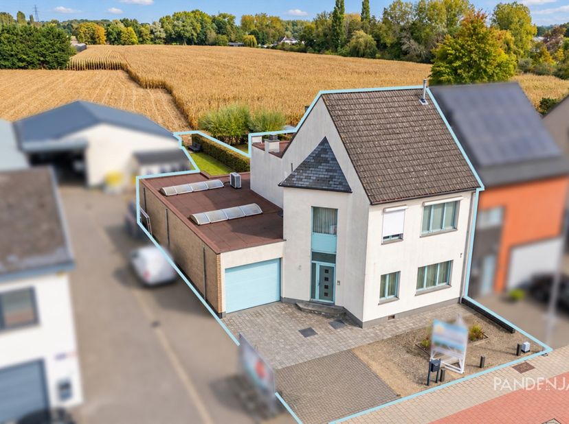 Huis te koop in Lintsesteenweg 128,
                    2570 Duffel