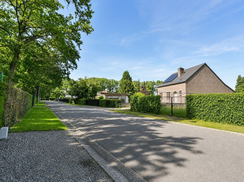 Droomt u van een nieuwbouwwoning op een uitzonderlijke locatie? Dan is deze prachtige bouwkavel aan de Reistraat in Neerharen een unieke opportuniteit