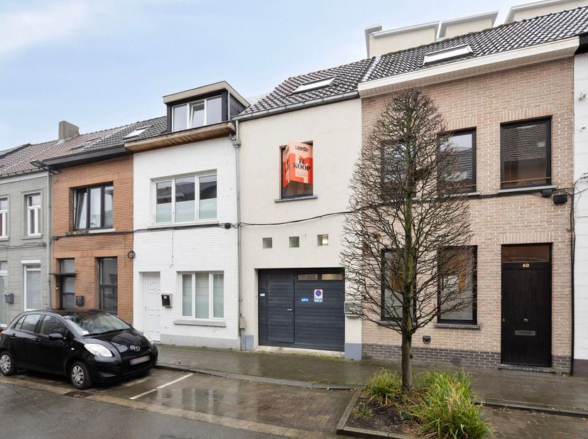 - Bezoeken enkel op afspraak -<br />
In het bruisende hart van Aalst, op wandelafstand van de Grote Markt en het Stadspark, stellen wij u met plezier