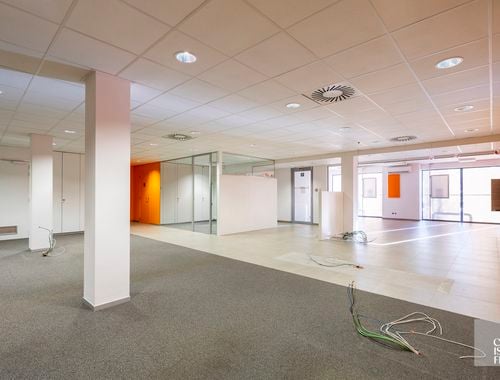                                         Handelsgelijkvloers te huur in Lanaken, € 1.600
